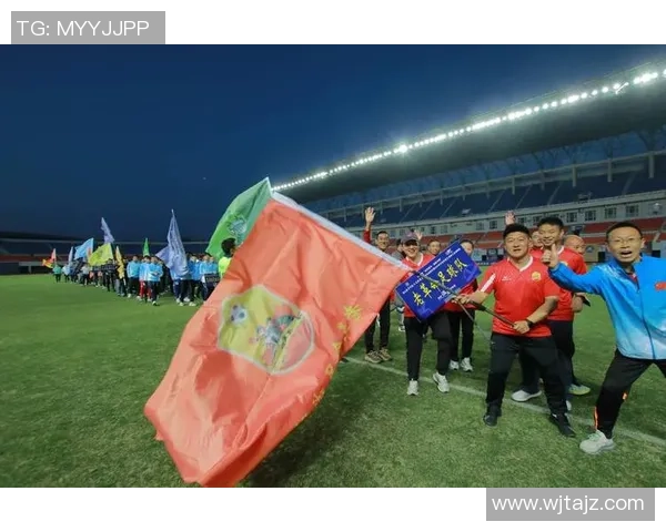 为足球明星加油助威的话语激励他们在赛场上拼搏奋进的力量 为足球明星加油助威的话语激励他们在赛场上拼搏奋进的力量