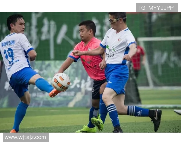 黑猫足球明星名字大全及其成就分析与职业生涯回顾 黑猫足球明星名字大全及其成就分析与职业生涯回顾
